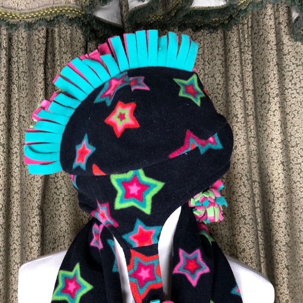 GAPKids scarf & Mohawk hat Hat is large/x-large